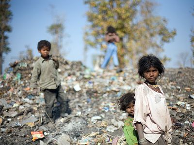 К 2025 году уровень бедности в мире снизится в два раза - В Мире