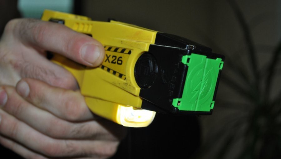 Полицейским пришлось применить электрошокер - Происшествия и криминал