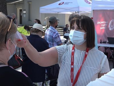 В Висагинасе однократной дозой вакцины Janssen привились 290 человек (видео) - В Висагинасе