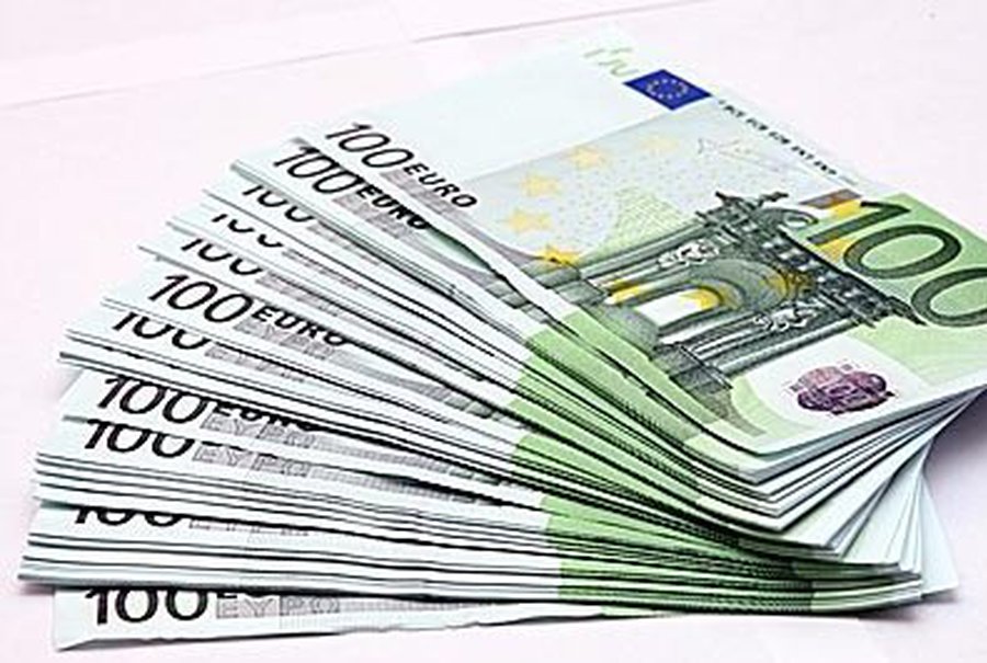 Германия согласна выделить помощь Испании из европейского стабфонда
 - В Мире