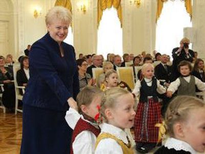 Грибаускайте: литовским учителям решать проблемы при помощи диалога, а не на улице - Литва и страны Балтии