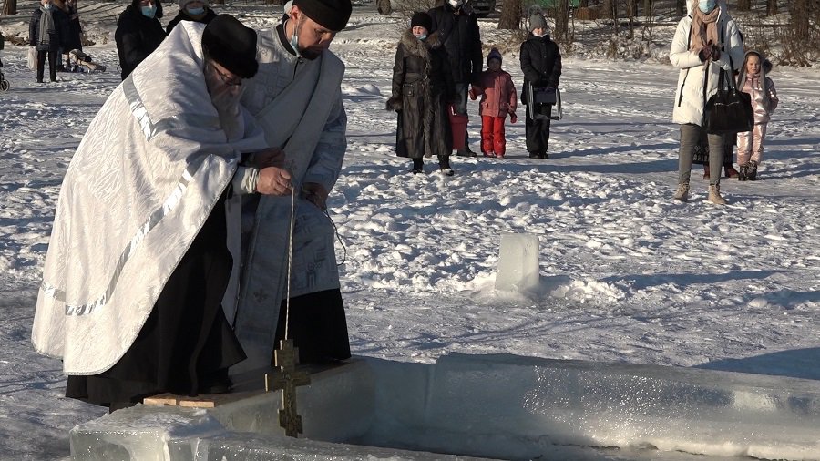 С праздником Крещения! Несмотря на пандемию, чин освящения воды на озере состоялся (видео) - Мир православия