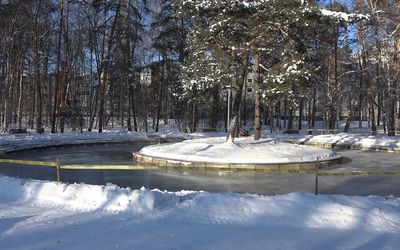 Висагинский "фонтан без воды"  превращается в круговой каток с подсветкой - В Висагинасе