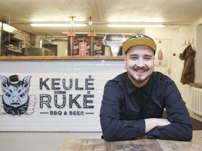 Прославившееся скандалами кафе открылось и в Каунасе - Литва и страны Балтии