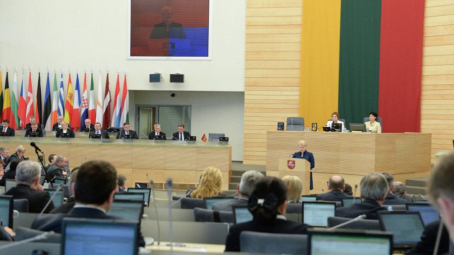 Нарушившим присягу членам муниципального совета предлагается на восемь лет запретить участие в муниципальных выборах - Литва и страны Балтии