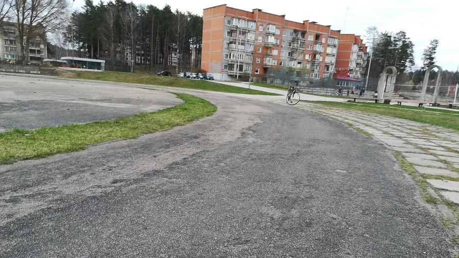 Будет ли приводиться в порядок территория у бывшей 4 школы? - В Висагинасе