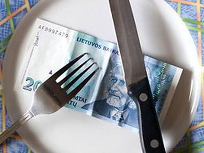 Чапликас: расходы снизят на 4%, пенсионерам вернут только половину                                  - Литва и страны Балтии