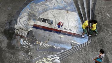Китайские компании начали перечислять выплаты родственникам пассажиров пропавшего Boeing