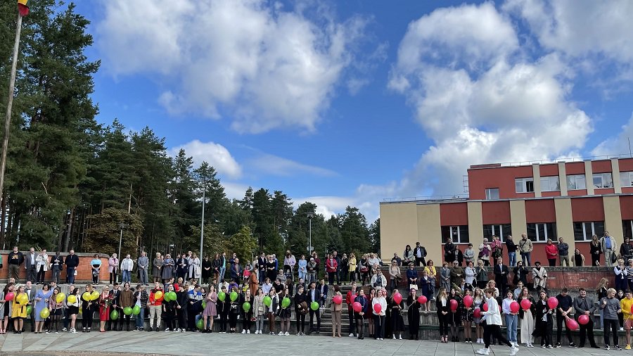 Гимназии «Атгимимо» – 35! - В Висагинасе