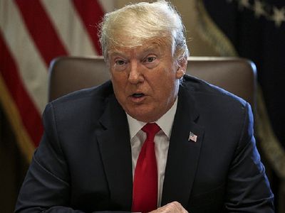 WP: Трамп запретил Белому дому публиковать заявление с похвалой Маккейну - В Мире