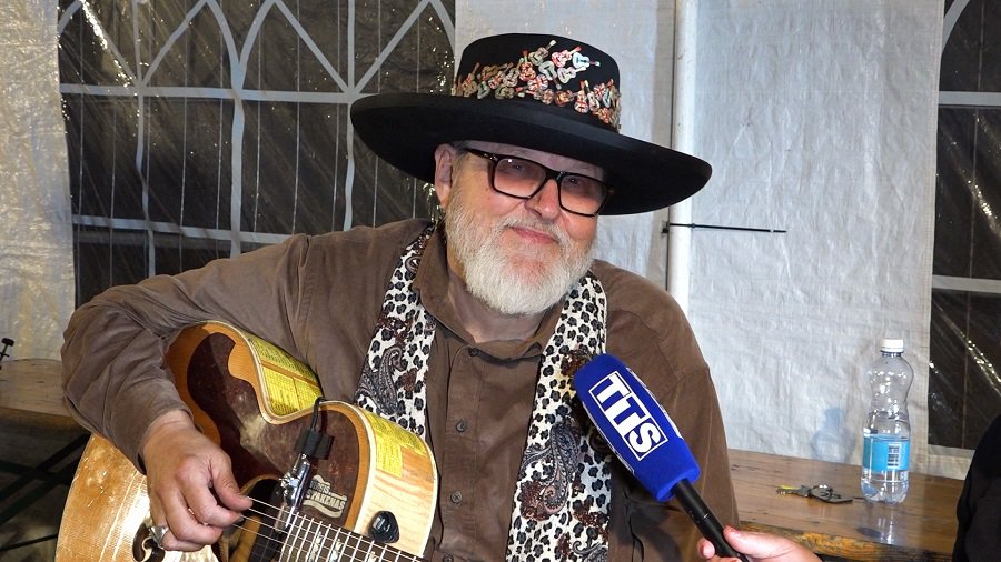 «Баллады под шляпой». Эта книга Виргиса Стакенаса может стать подарком на 30-й «Visagino counry» (видео) - В Висагинасе