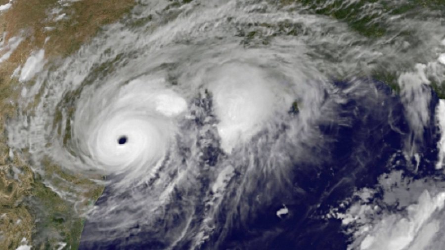 Разрушения и эвакуация: ураган "Ирма" обрушился на Карибы - В Мире