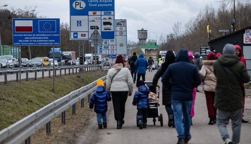 В Польшу прибыло 2.55 млн. беженцев из Украины