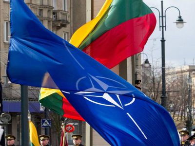 На укрепление авиабазы литовских ВВС в Шяуляй США выделили 24 млн. евро - Литва и страны Балтии