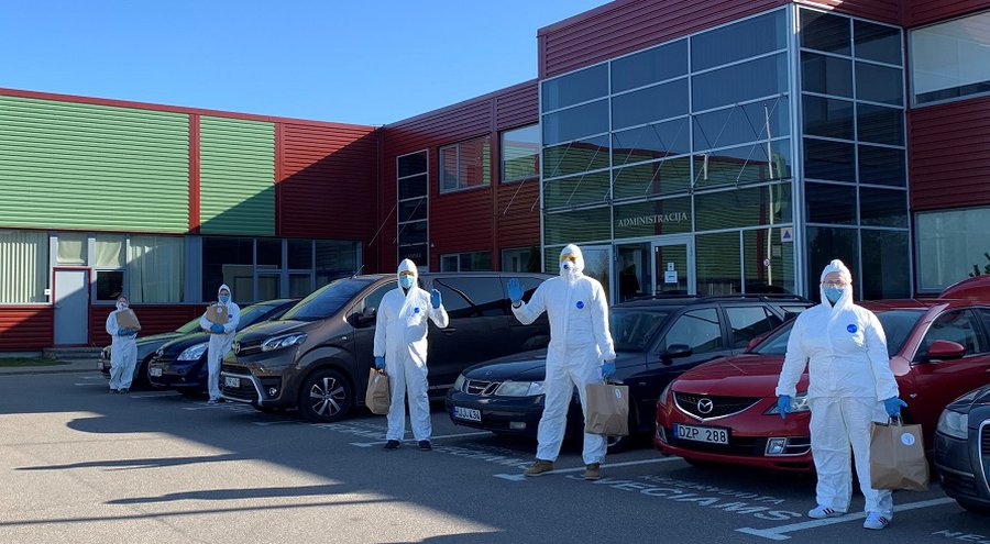 «Visagino linija» протянула руку помощи сеньорам и медикам - В Висагинасе