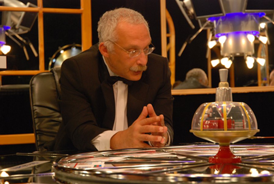 «Если звезды зажигаются, значит, это кому-нибудь нужно…»                                                                                               - В Висагинасе