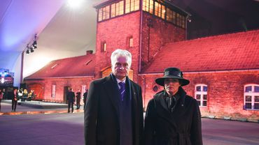 Президент с супругой почтили память жертв Холокоста в Польше