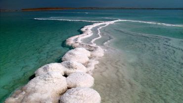 Исчезающее Мертвое море соединят с Красным морем