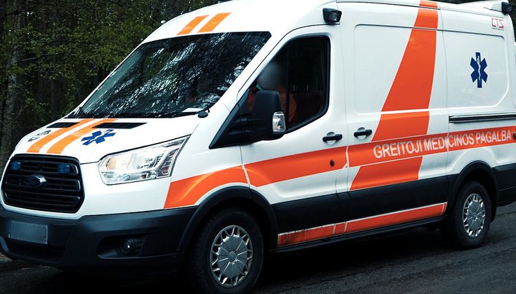 В Игналине водитель на автомобиле Volkswagen насмерть сбил пешехода на тротуаре