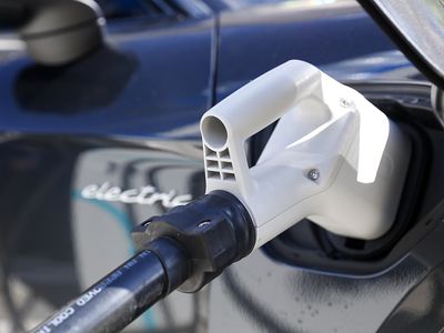 „Swedbank“: Lietuvoje įmonių susidomėjimas elektromobiliais per metus padidėjo du kartus - Lietuva ir Baltijos šalys