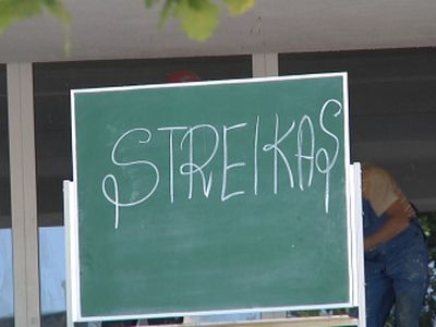  В зарасайских школах —
 забастовка - В Висагинасе