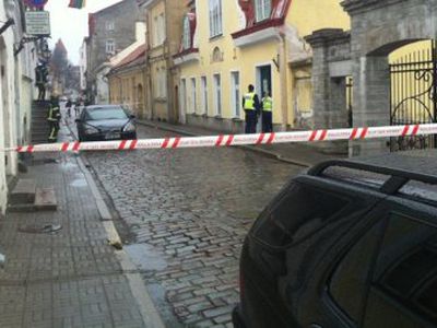Рядом с посольством Литвы в Таллине, возможно, заложена бомба. Людей эвакуируют - Литва и страны Балтии