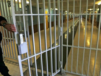 ЕП призывает уменьшать переполнение тюрем и чаще назначать альтернативные наказания - В Мире