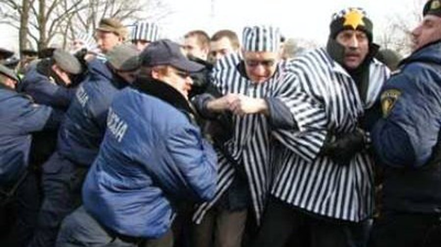 Латвия – Европа: СС – на площади, русские – в тюрьме - В Мире