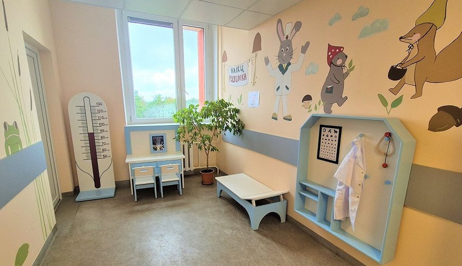 Draugiškesnė  vaikams: SBA bendrovė „Visagino linija“ dekoravo laukiamojo erdvę ir kabinetus Visagino PSPC (nuotraukų galerija) - Visagine