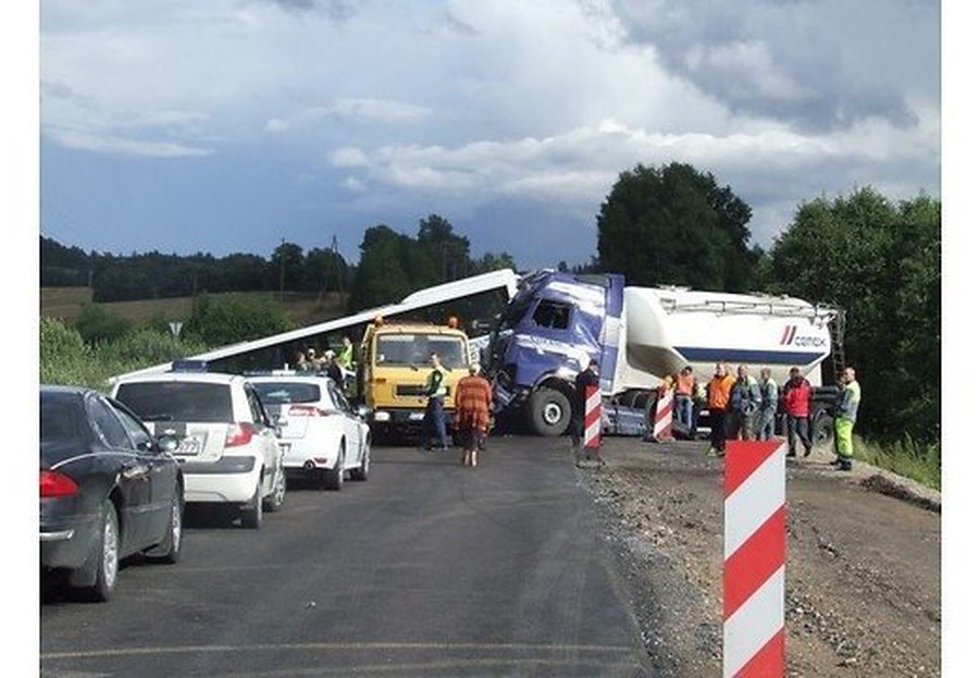 На трассе Рига-Лиепая произошла серьезная автоавария  - Литва и страны Балтии