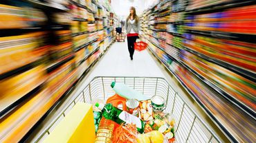 В декабре средняя корзина самых дешевых продуктов питания подорожала на 2,4 проц.