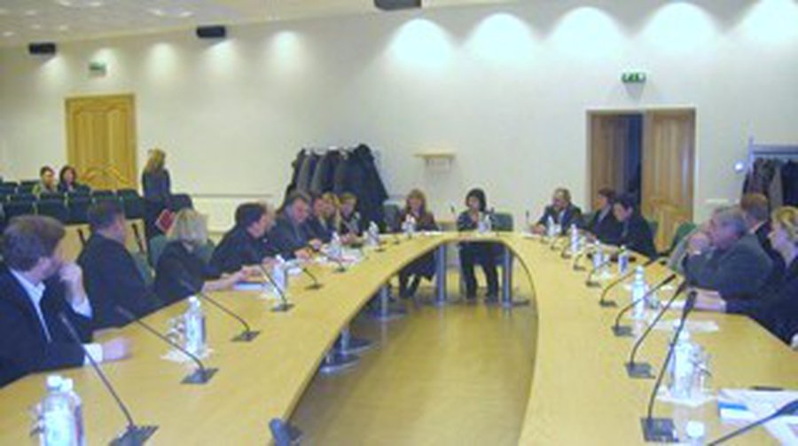 Объединение висагинских профсоюзов выражает солидарность с требованиями учительского профсоюза

 - В Висагинасе