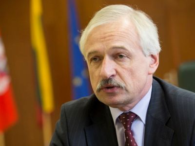 Министр хозяйства Эвалдас Густас: «Бизнес обещает не поднимать цены после введения евро» - Литва и страны Балтии