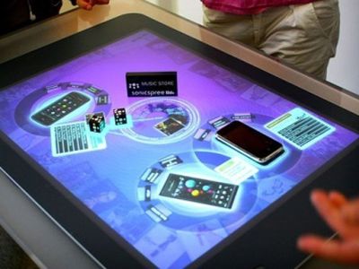 „Microsoft“ kuria formą keičiantį lietimui jautrų ekraną                                 - Pasaulyje