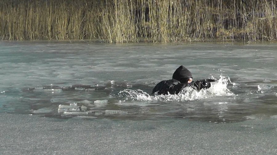 Пожарные-спасатели предупреждают꞉ лед становится опасным (+Видео) - В Висагинасе