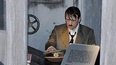 Немца оштрафовали за обезглавливание воскового Гитлера