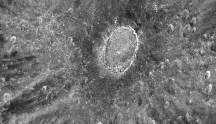 Tikrasis Mėnulis galbūt slepiasi po asteroidų medžiagos sluoksniu - Kultūros ir sporto renginiai