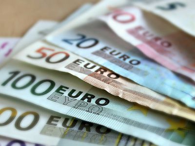 МСЗТ: ММЗ в следующем году – на 83 евро больше, возрастут зарплаты работников общественного сектора - Литва и страны Балтии