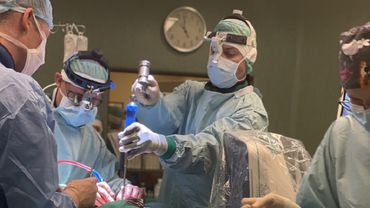 Santaros klinikose dvylikamečiui pacientui iškrypęs stuburas tiesintas nauju metodu