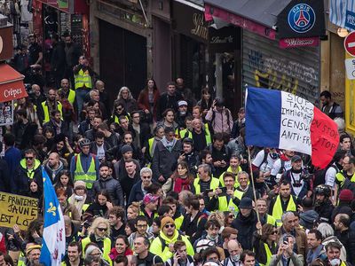 Скорость и мобильность. Полиция применила новую тактику на протестах в Париже - В Мире