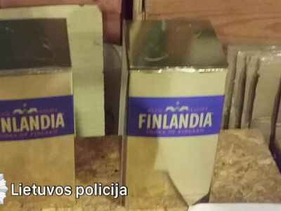 Elitinė rusiška ir suomiška degtinė buvo gaminama Lietuvoje (video) - Įvykiai ir kriminalas