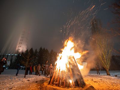 В столице горят костры в память о 13 Января – почтена память погибших за восстановленную Независимость государства - Литва и страны Балтии