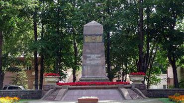 Центр Паланги сочли неподходящим местом для могил советских воинов