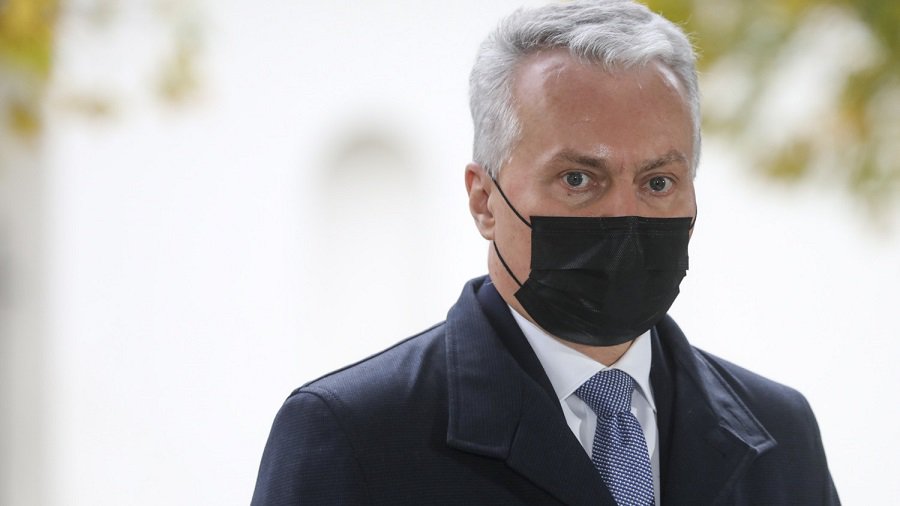 Президент Литвы назвал цинизмом случай вакцинации от COVID-19 вне графика - Литва и страны Балтии