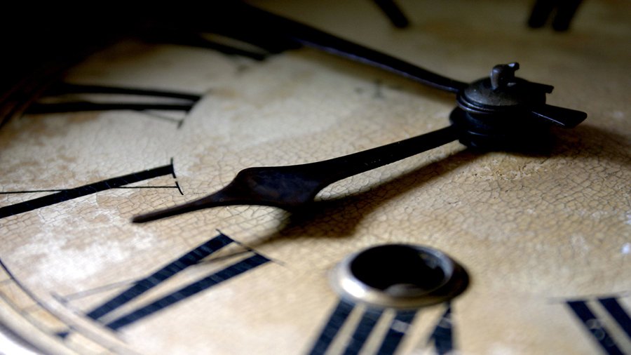 Литва в выходные переведёт стрелки на летнее время - Литва и страны Балтии