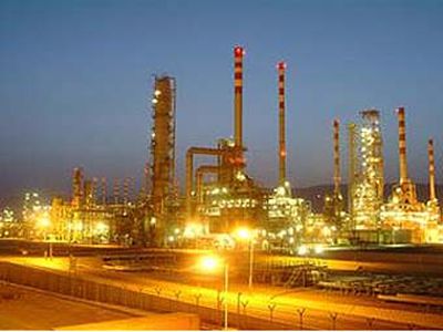 Иран полностью отказался от доллара при заключении нефтяных контрактов - В Мире