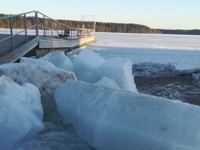 Лед снова повредил пирс (фотогалерея) - В Висагинасе