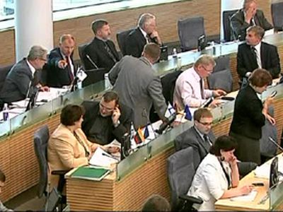 Похоже, что уменьшенное пособие по болезни останется на неограниченное время  - Литва и страны Балтии