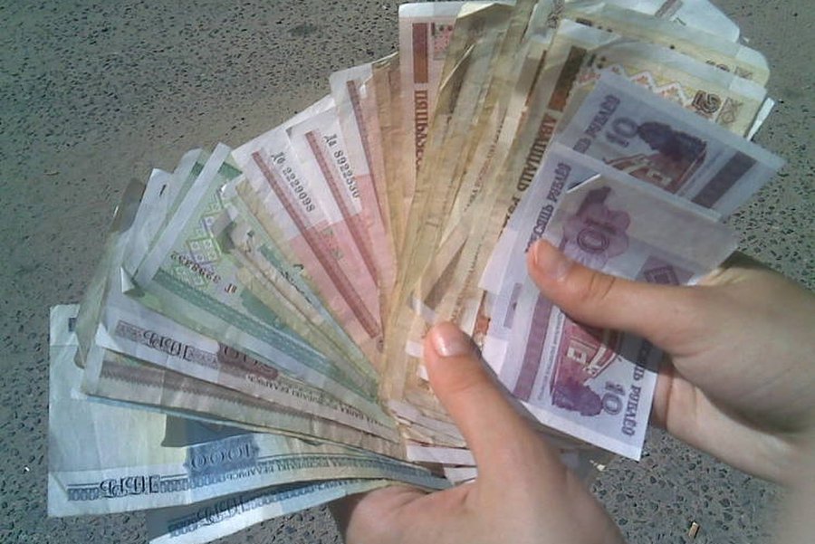 
Лукашенко поручил повысить минимальные зарплаты с 2011 года


 - В Мире