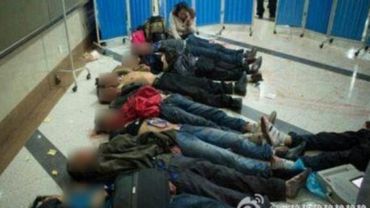 В Китае на вокзале неизвестные устроили резню - убито 27 человек, более 100 ранены
